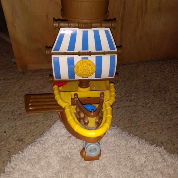 Extra Large Imaginext Jake Pirateship & characters - Picture 4 of 9